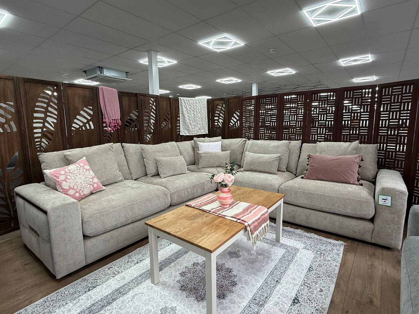 Jupiter Beige Large Corner Sofa: Luxurious Fabric, Deep Seating, Plush Scatter Cushions
