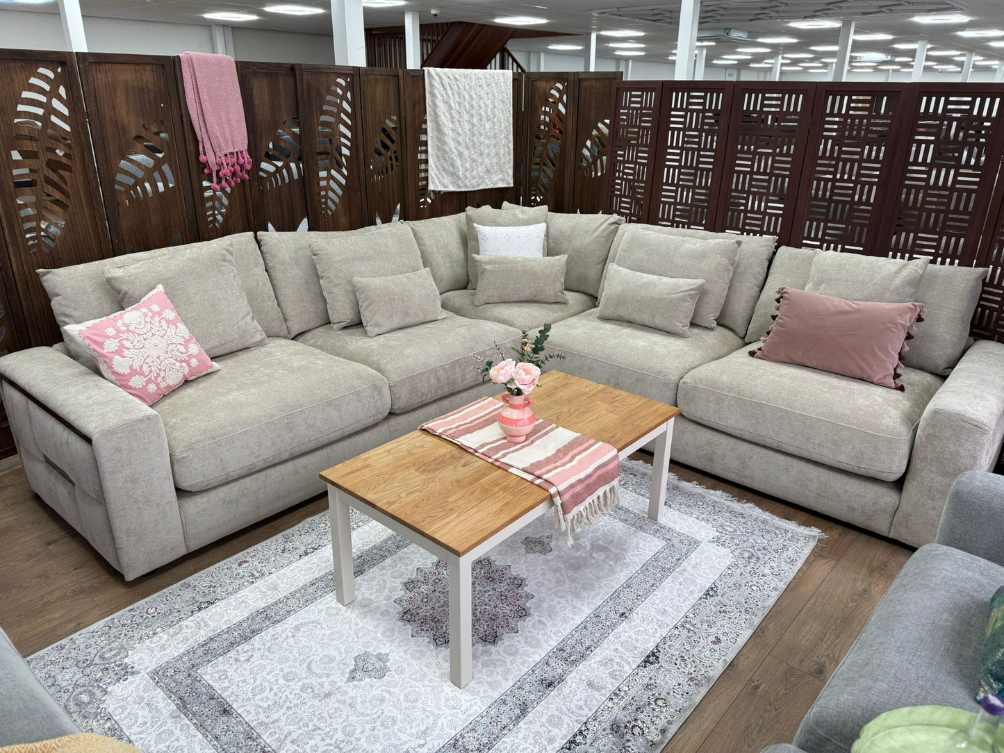 Jupiter Beige Large Corner Sofa: Luxurious Fabric, Deep Seating, Plush Scatter Cushions