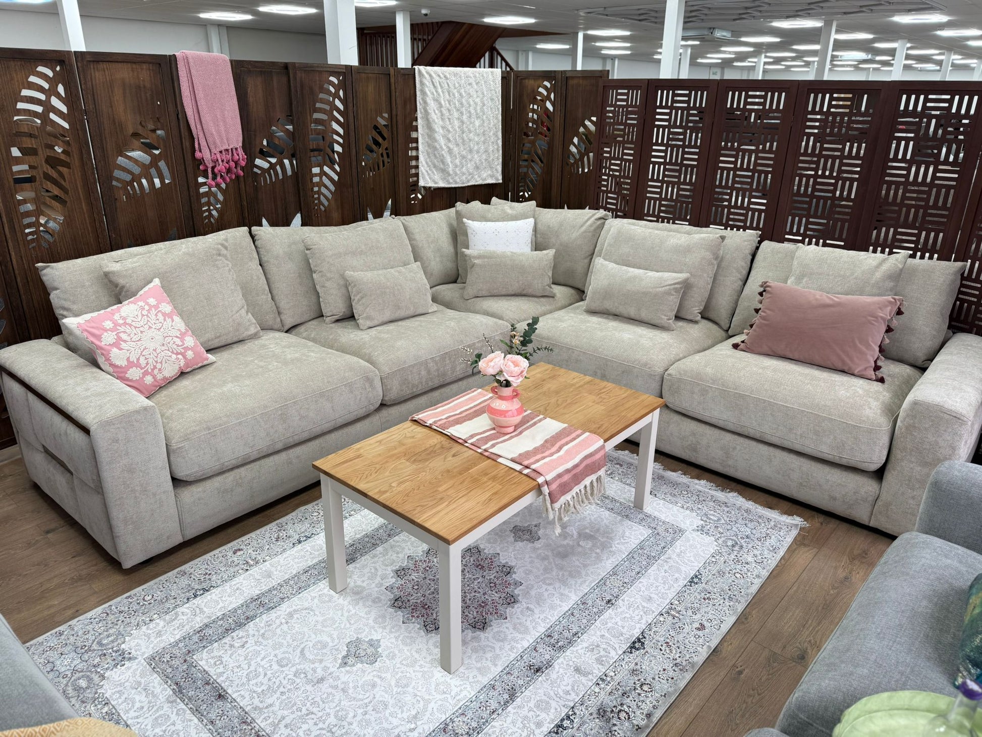 Jupiter Beige Large Corner Sofa: Luxurious Fabric, Deep Seating, Plush Scatter Cushions