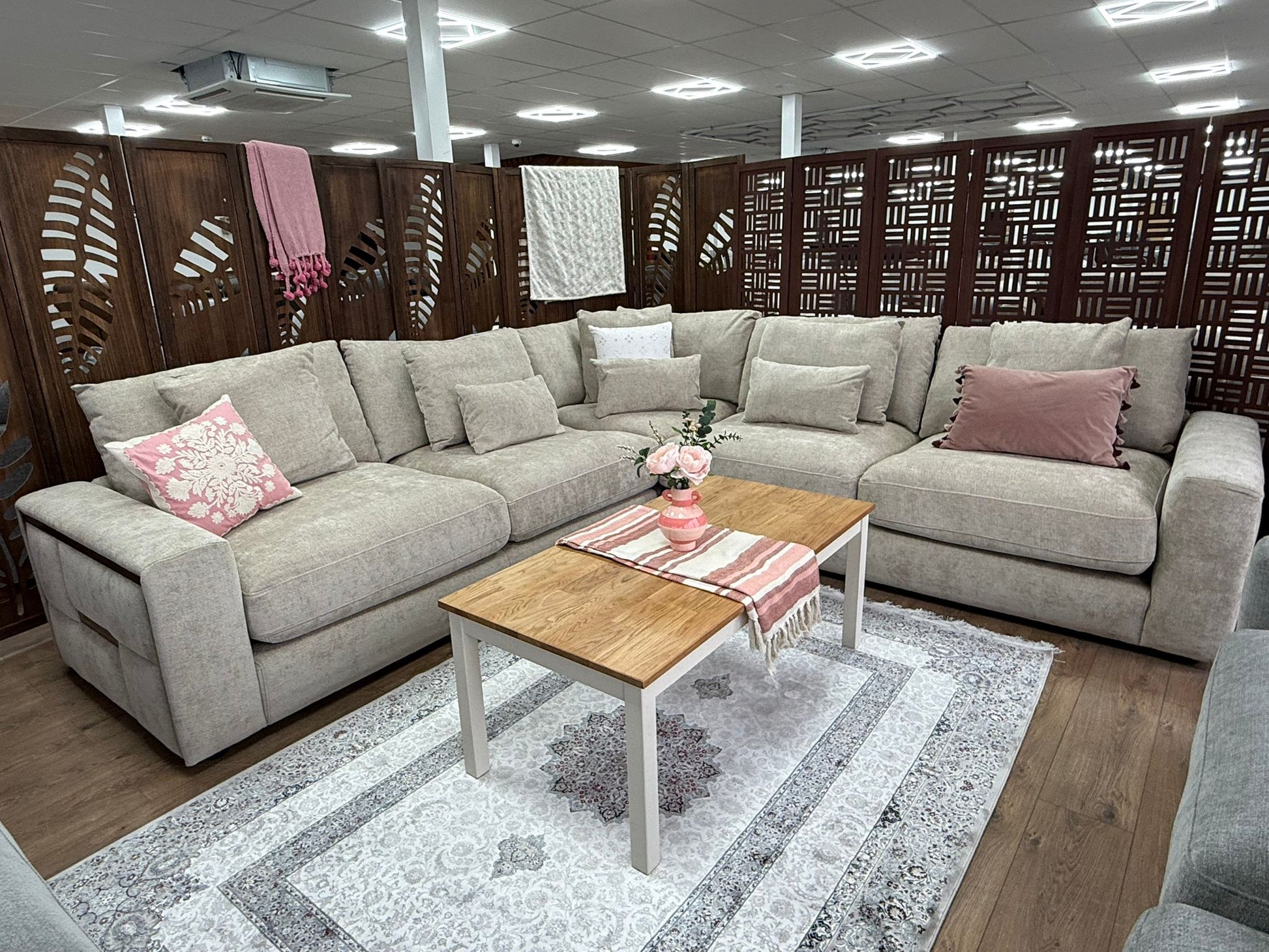 Jupiter Beige Large Corner Sofa: Luxurious Fabric, Deep Seating, Plush Scatter Cushions
